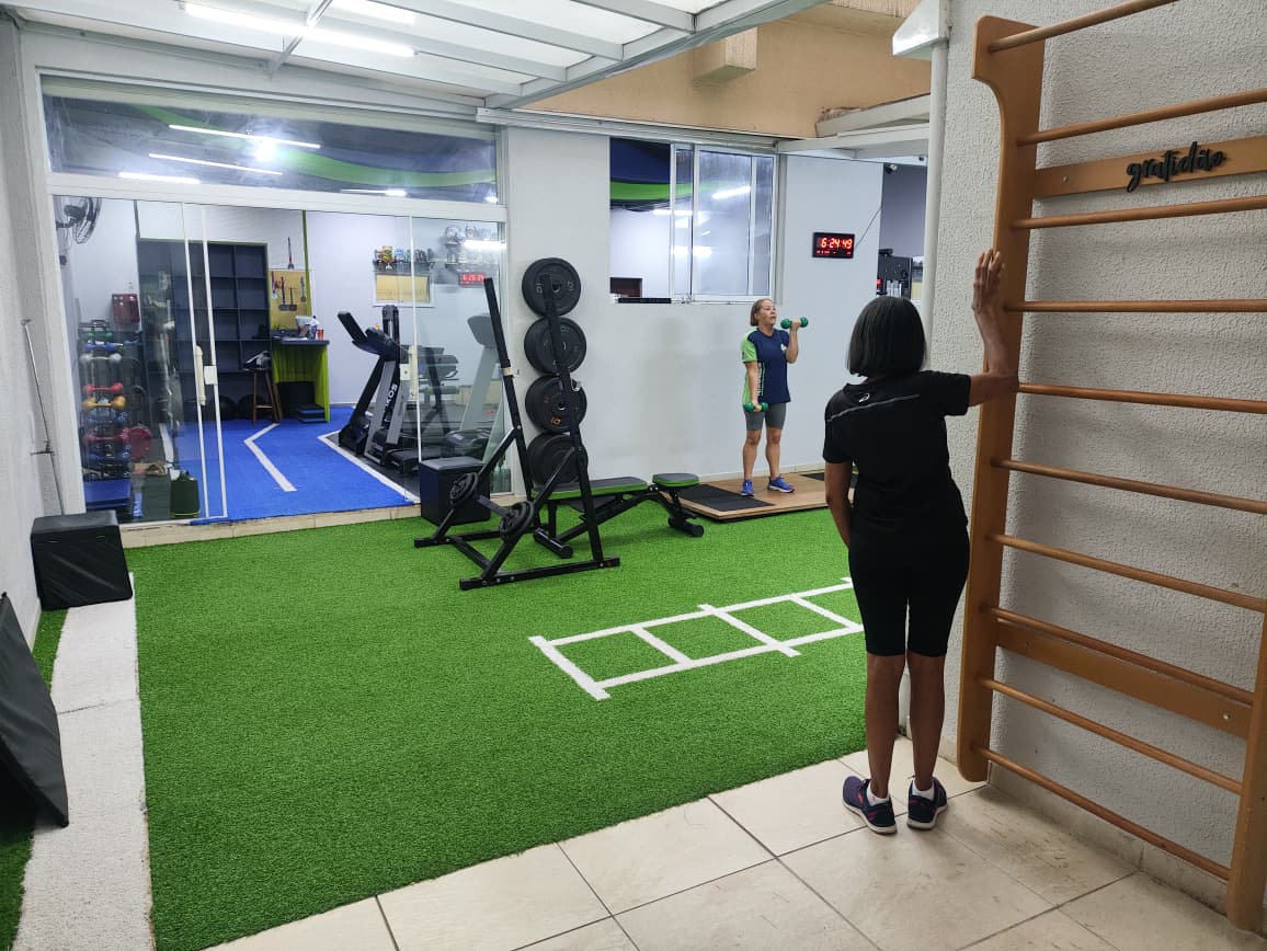Treino funcional na área externa do Estúdio LARUN